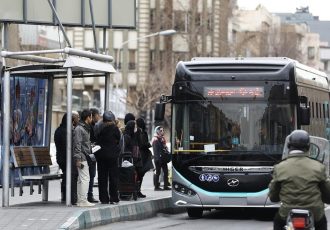 حادثه در خیابان ولیعصر / تصادف اتوبوس تندرو با خودروهای امدادی دردسر ساز شد