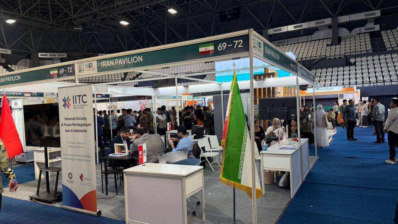 حضور پاویون ایران در نمایشگاه حلال اندونزی با حمایت و هماهنگی صندوق پژوهش و فناوری غیردولتی تجهیزات پزشکی و مرکز تجاری ایران در اندونزی