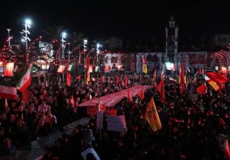 مردم رشت در اجتماع: عشق به رهبر شهید ما را در میدان نگه داشته است