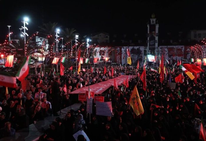 مردم رشت در اجتماع: عشق به رهبر شهید ما را در میدان نگه داشته است