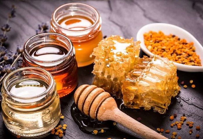 مصرف عسل ناشتا؛ ۷ فایده و ۵ نکته‌ای که باید بدانید