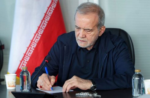 پیام تسلیت پزشکیان به مناسبت درگذشت اکبر عبدی