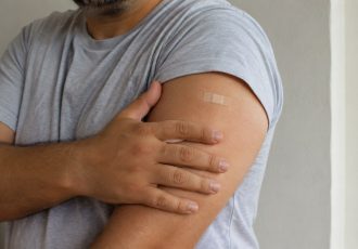 جای آمپول سفت و دردناک شده؛ چه کار کنیم؟