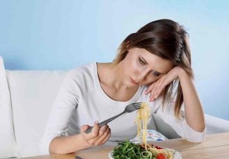 آدم های تنها بیشتر از دیگران دچار کمبود ویتامین می شوند!!+ دلایل