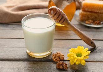 آیا مخلوط شیر و عسل مفید است؟