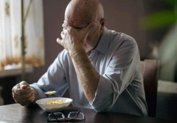 چرا آدم‌های تنها بیشتر در معرض کمبود ویتامین هستند؟
