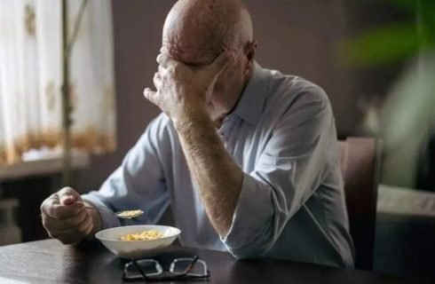 چرا آدمهای تنها بیشتر در معرض کمبود ویتامین هستند؟ چرا آدمهای تنها بیشتر در معرض کمبود ویتامین هستند؟