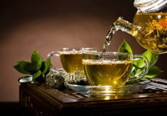 ۵ دمنوش محبوب در طب سنتی که خیلی‌ها برای آرامش و گوارش سراغشان می‌روند