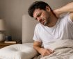 چرا صبح‌ها با گردن‌درد بیدار می‌شوید؟ نقش بالش در التهاب مزمن مهره‌های گردنی