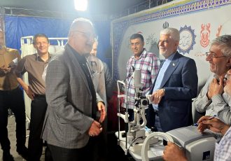 بازدید شهردار تهران و رئیس کمیسیون بهداشت مجلس از فعالیت پزشکان جهادی در میدان ونک
