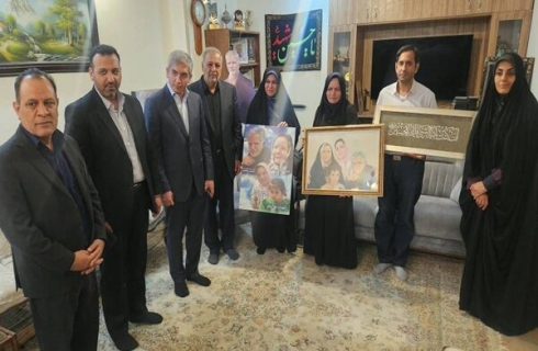 دیدار تعدادی از نمایندگان مجلس با خانواده شهیدان عسگری دیدار تعدادی از نمایندگان مجلس با خانواده شهیدان عسگری