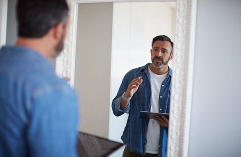نحوه صحبت کردن با خودمان مهم است/ چطور با خودمان بهتر صحبت کنیم؟ نحوه صحبت کردن با خودمان مهم است/ چطور با خودمان بهتر صحبت کنیم؟