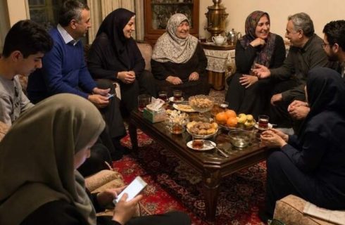 چرا گوشی هوشمند جای خاطرهسازی خانوادگی را گرفته است؟! چرا گوشی هوشمند جای خاطرهسازی خانوادگی را گرفته است؟!