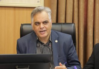 کمبود پرستار قابل حل است؛ مسئله، اراده برای اجرای راهکارهاست کمبود پرستار قابل حل است؛ مسئله، اراده برای اجرای راهکارهاست