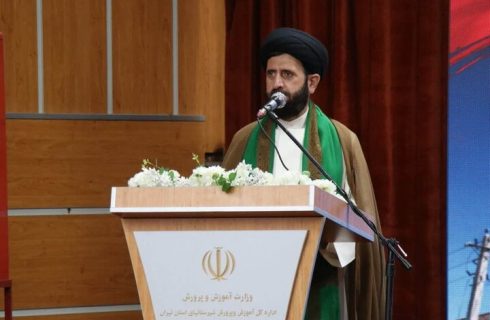 امام جمعه قرچک: مسئولین جمهوری اسلامی باید مردم خادم باشند
