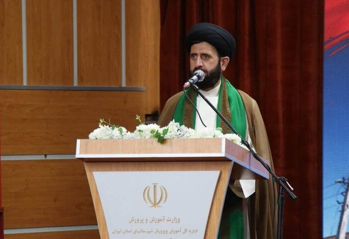 امام جمعه قرچک: مسئولین جمهوری اسلامی باید مردم خادم باشند