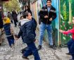 کودکانی که «دست‌بزن» دارند؛ چگونه با این مشکل برخورد کنیم؟